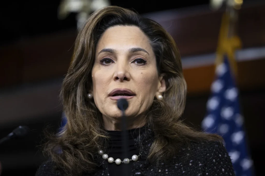 María Elvira Salazar