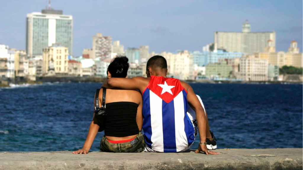 Pareja en el malecón habanero