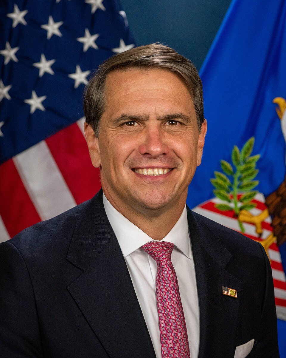 Todd Blanche en su retrato oficial del Departamento de Justicia de Estados Unidos